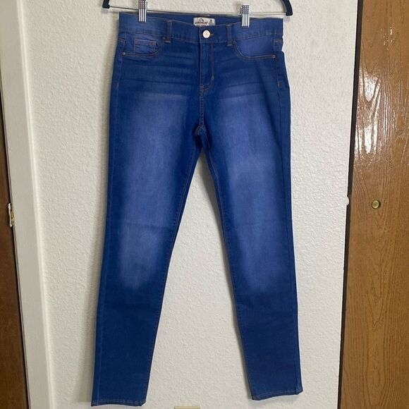 Jordache Super skinny Juniors Size 18  NWOT medium wash like new - Picture 1 of 10